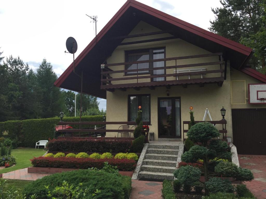 Vonkajšia záhrada v ubytovaní Domek Kamień nad jeziorem z jacuzzi