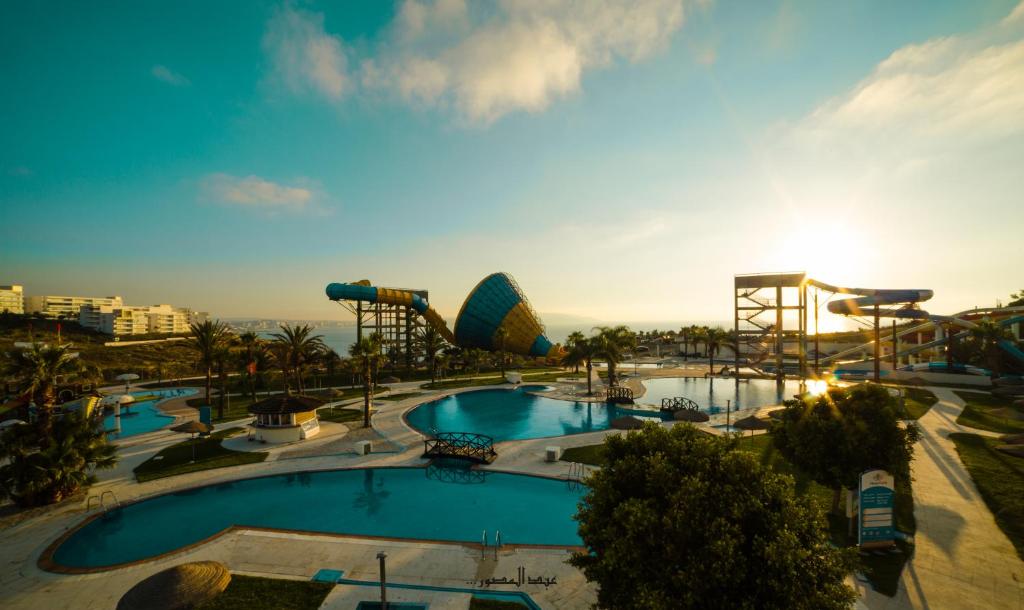 La pileta dentro o cerca de Mnar Park aqua park