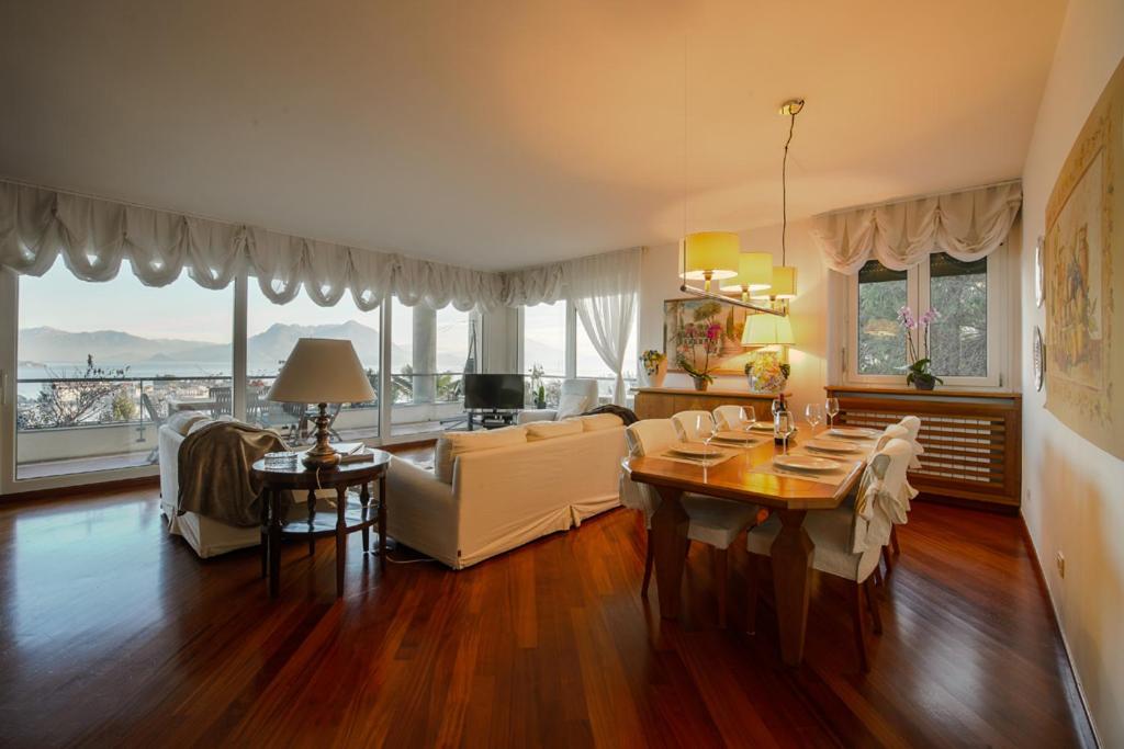 Posedenie v ubytovaní Sana Luxury Apartment