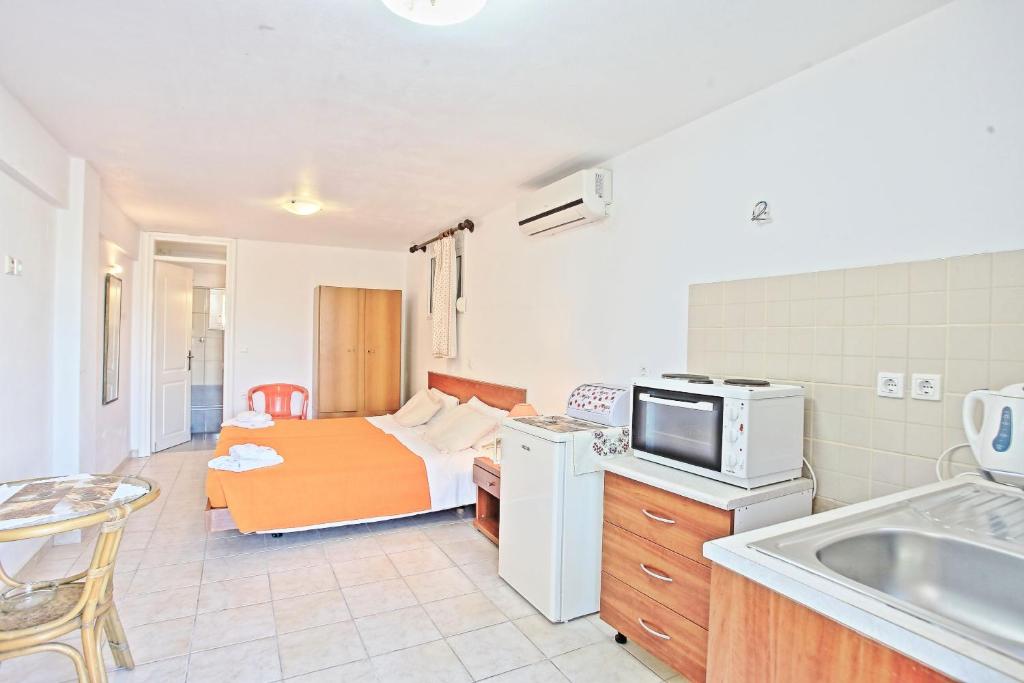 A kitchen or kitchenette at Angelina Studio