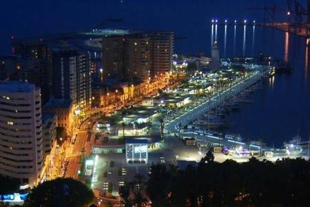 Výhľad na mesto Malaga alebo výhľad na mesto priamo z apartmánu