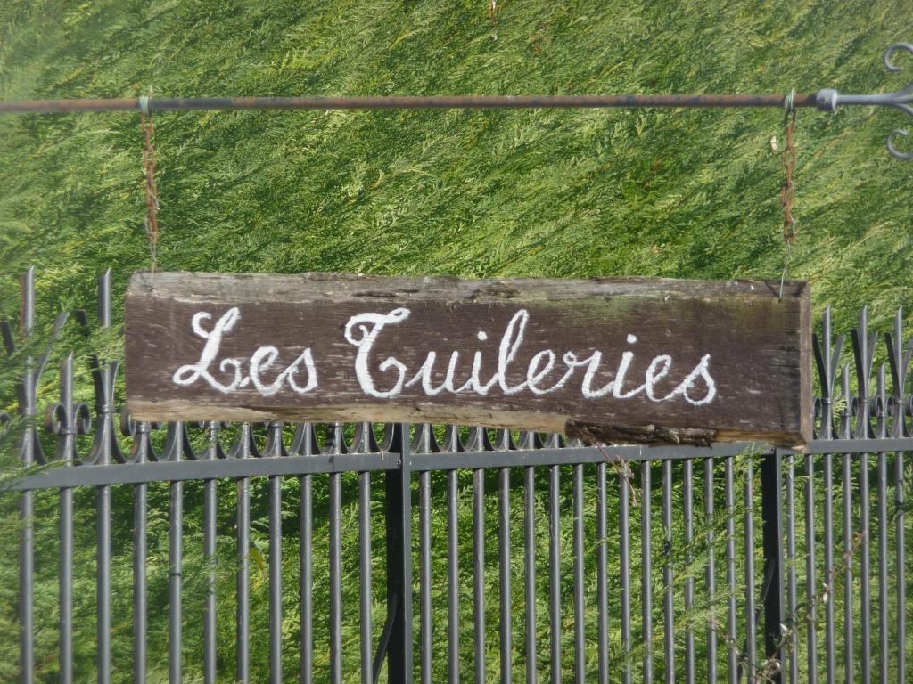 Certificat, récompense, panneau ou autre document affiché dans l'établissement Les Tuileries