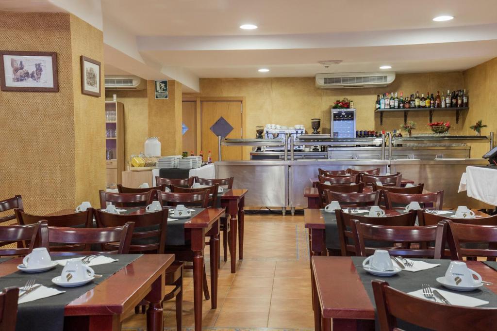 Restoran või mõni muu söögikoht majutusasutuses Hotel Catalunya Ski