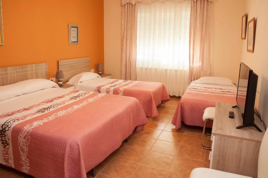 Posteľ alebo postele v izbe v ubytovaní La Rosaleda de Orgaz