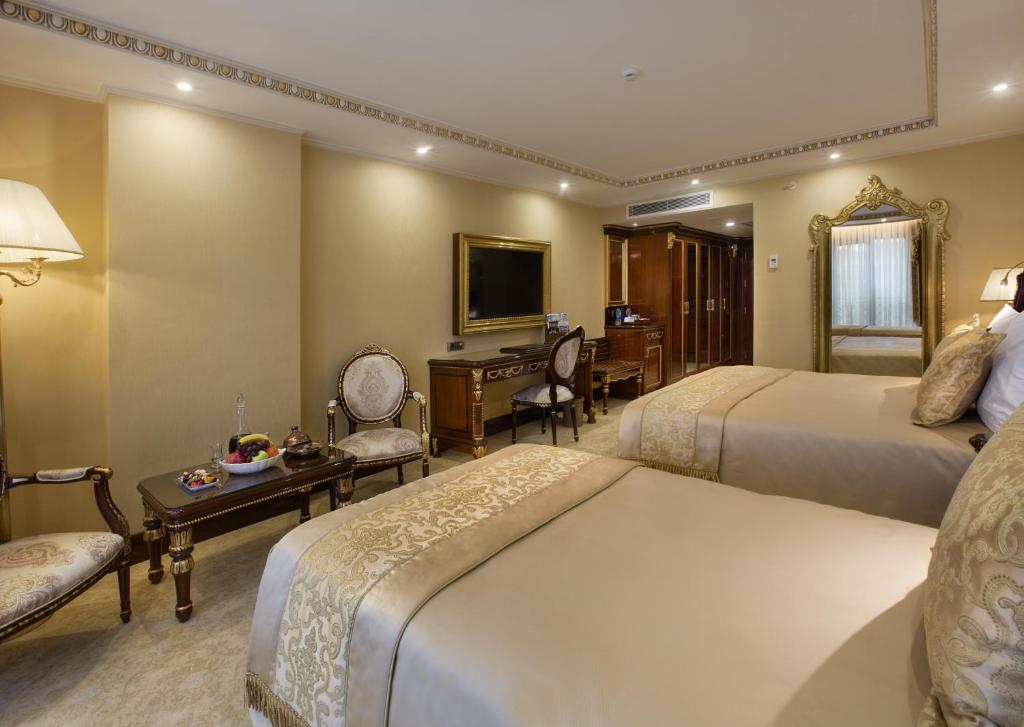TV a/nebo společenská místnost v ubytování Ottoman's Life Hotel Deluxe