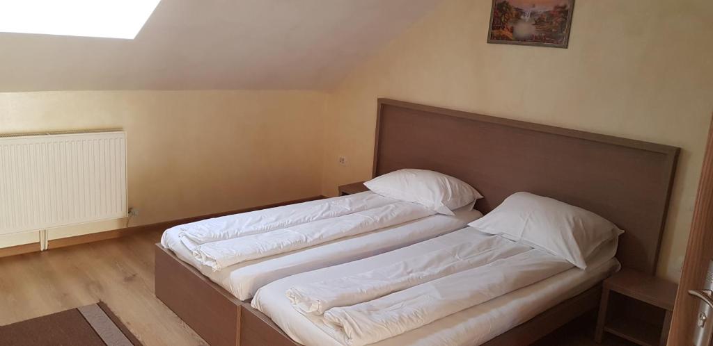 Postel nebo postele na pokoji v ubytování EFM Motel