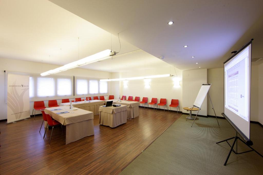 The business area and/or conference room at Aparthotel Attica 21 Vallés