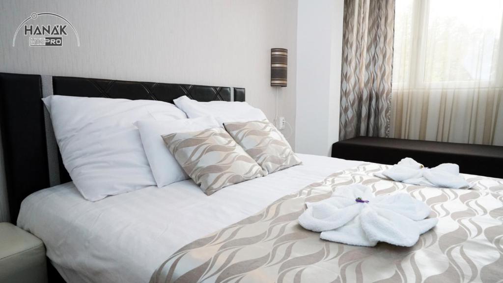 Postel nebo postele na pokoji v ubytování Hotel Írisz