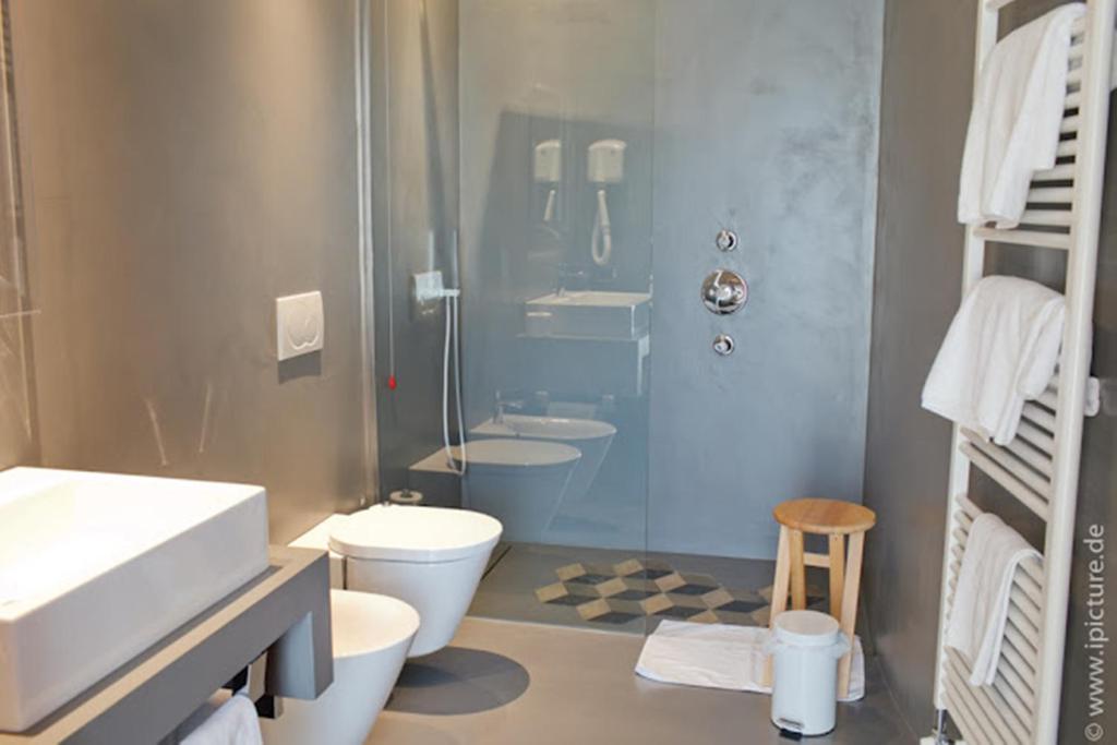 A bathroom at Hotel Remàt