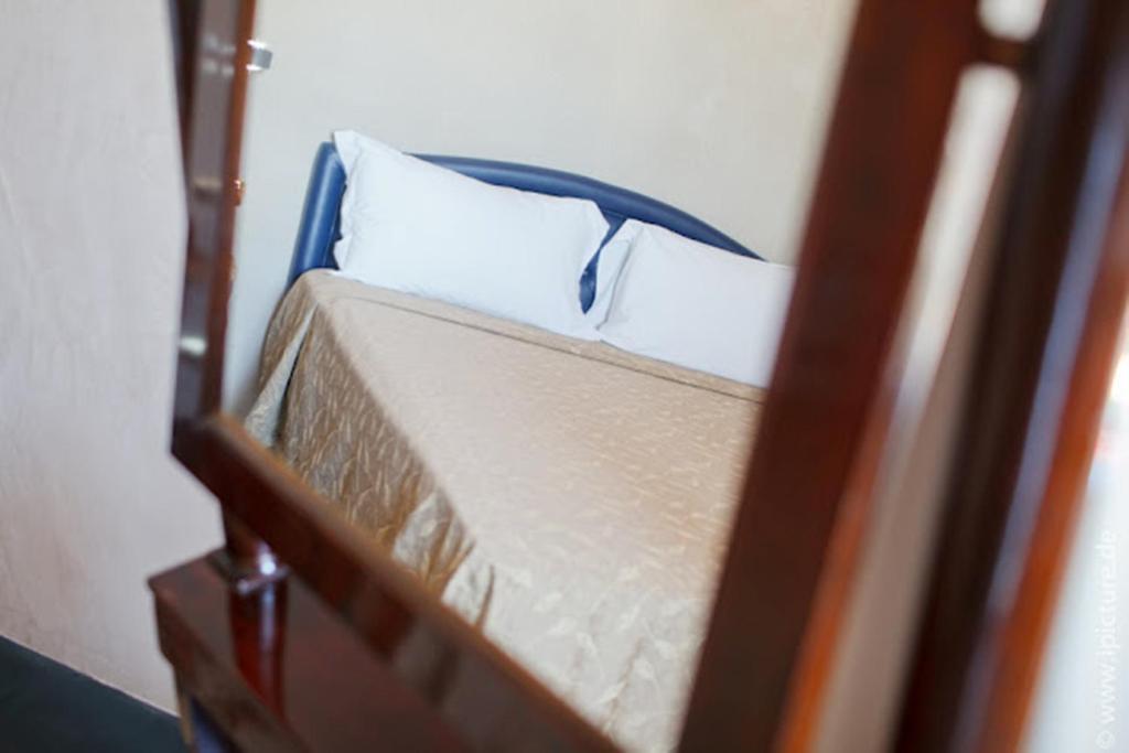 A bed or beds in a room at Hotel Remàt