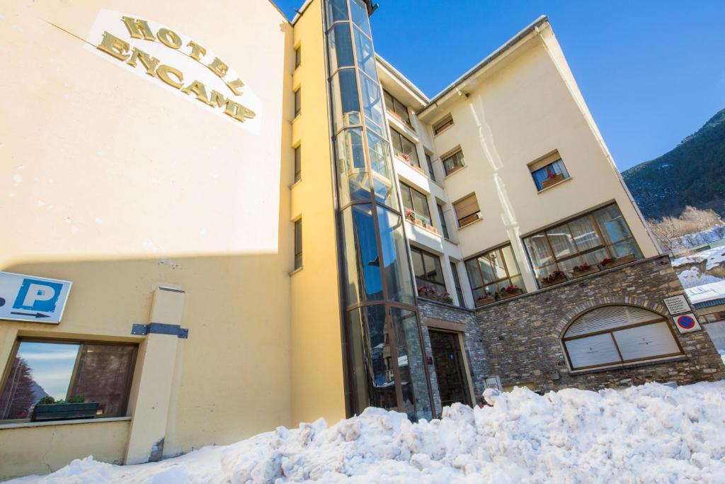 Nespecifikovaný výhled na hory nebo výhled na hory při pohledu z hotelu