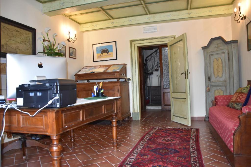 Televízia a/alebo spoločenská miestnosť v ubytovaní Agriturismo Tenuta Goro Veneto