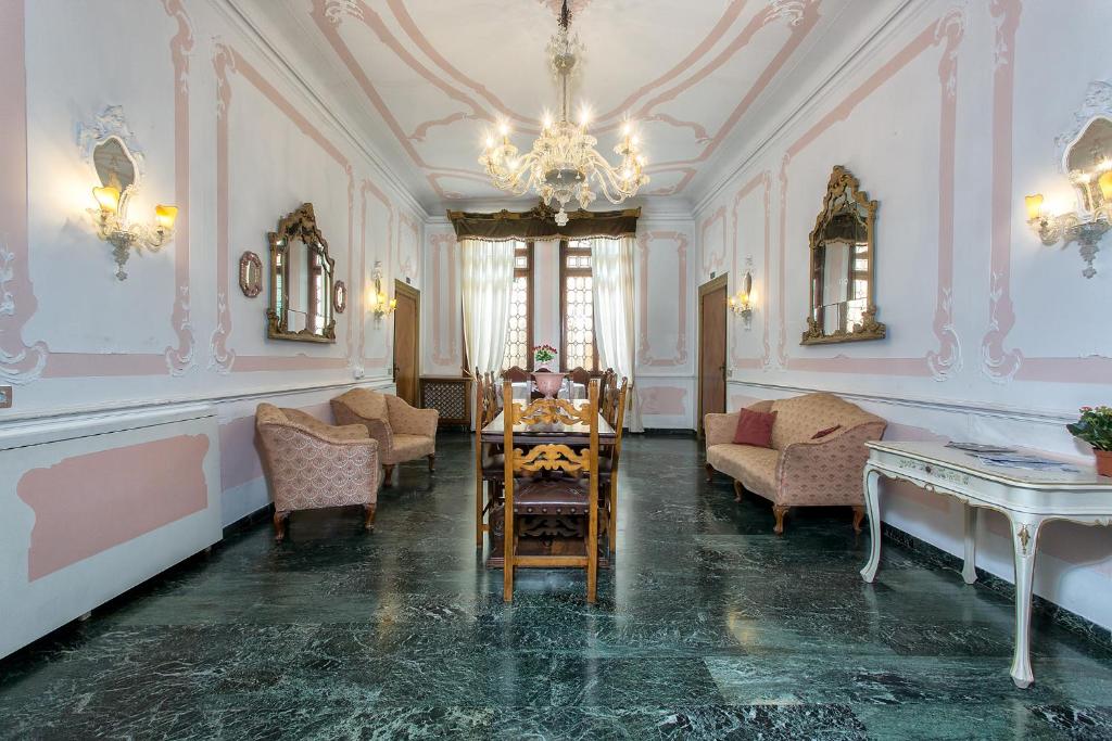 Gallery image of Hotel Mezzo Pozzo in Venice