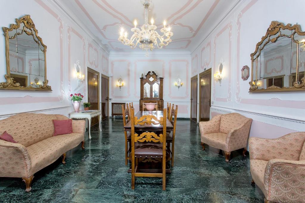 Gallery image of Hotel Mezzo Pozzo in Venice