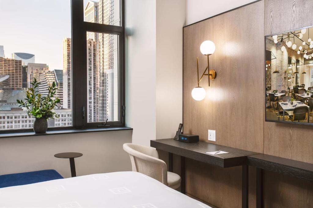 Arlo Chicago photo