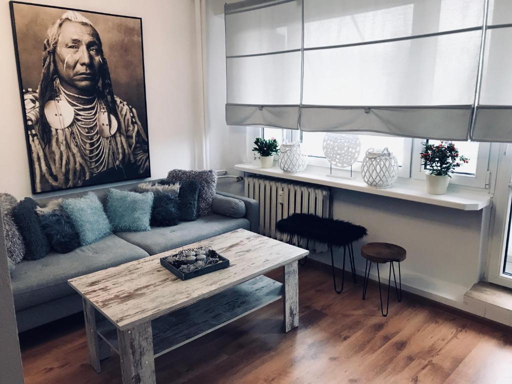 a living room with a couch and a table at Apartament Silesia Park in Katowice