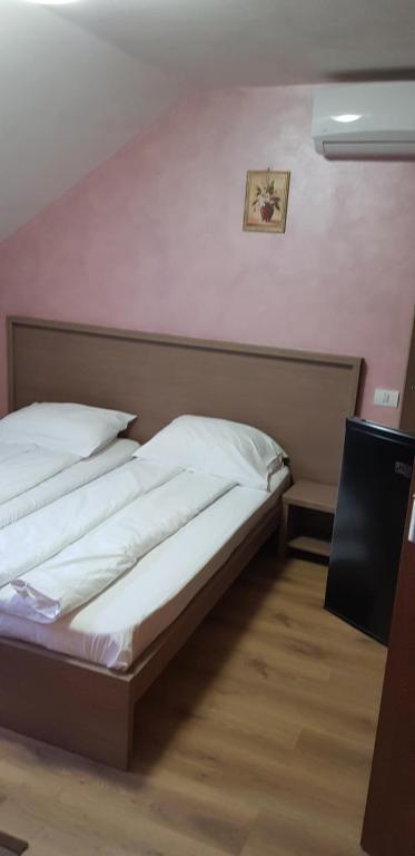 Postel nebo postele na pokoji v ubytování EFM Motel