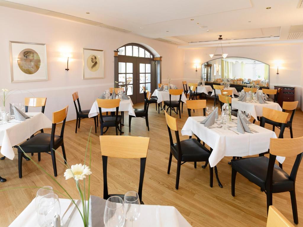 Restoran või mõni muu söögikoht majutusasutuses Hotel Kaiserin Augusta