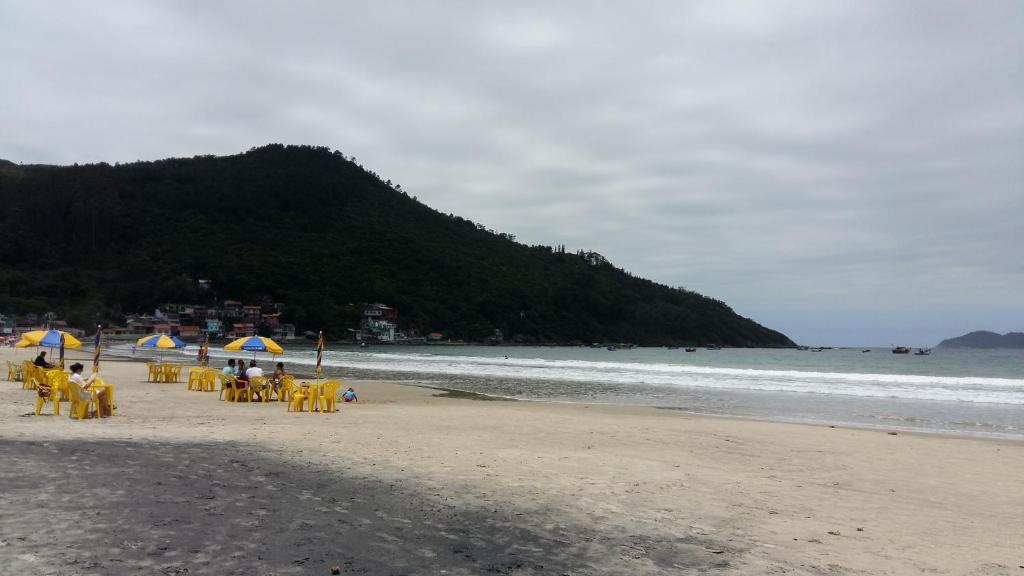  Casa Pé na Areia Frente ao Mar do Pântano do sul!!