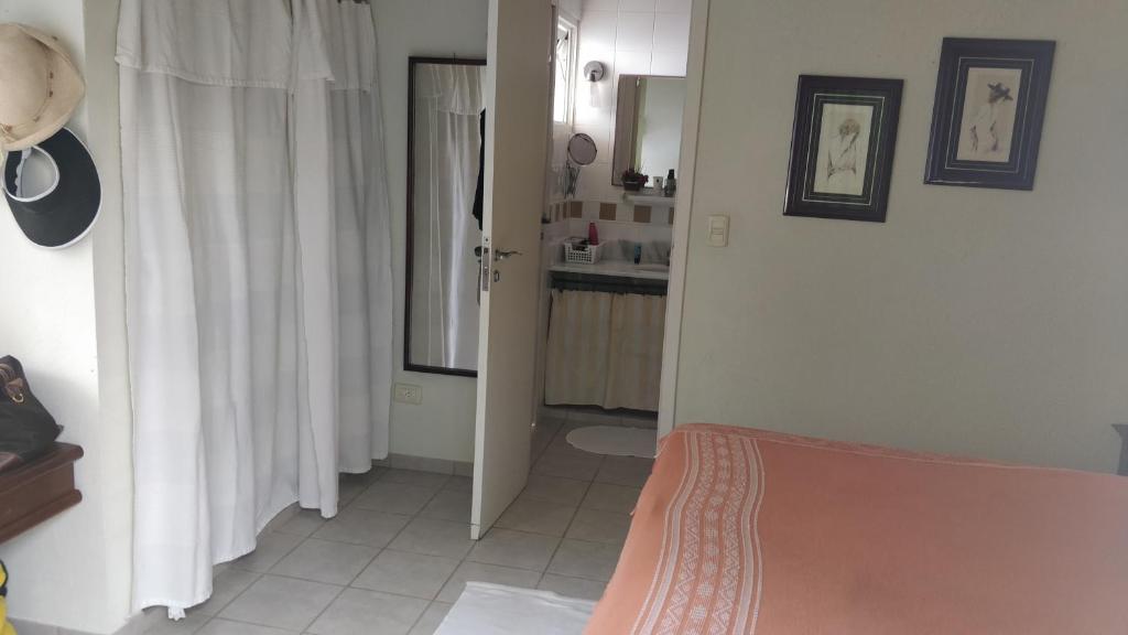  Casa em Itapoá-Thenorio SC