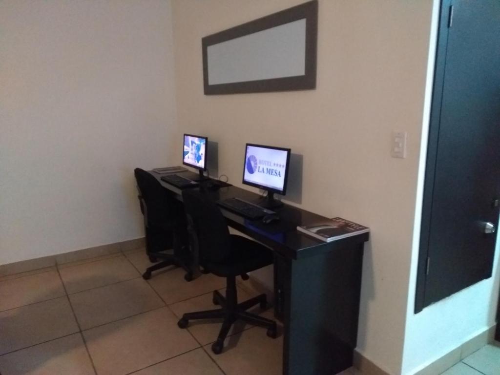 TV a/nebo společenská místnost v ubytování Baja Inn Hoteles La Mesa