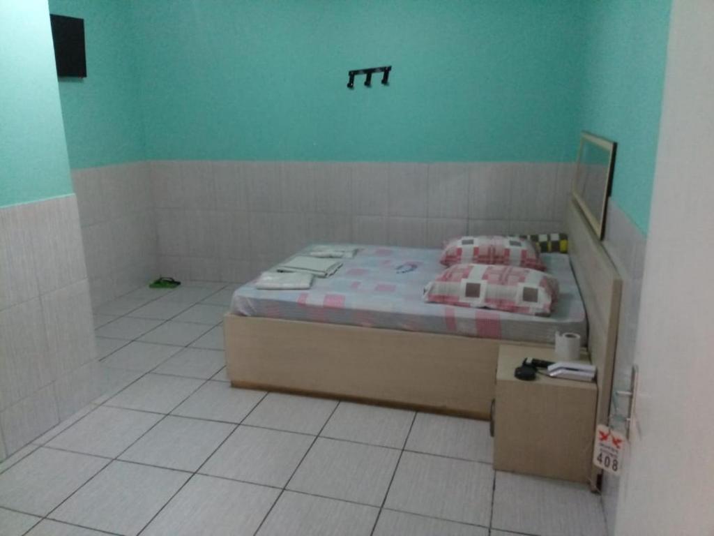  Hotel - Motel Story