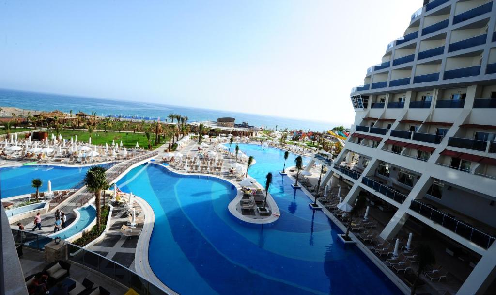 Bazén v ubytování Seaden Sea Planet Resort & Spa nebo v jeho okolí