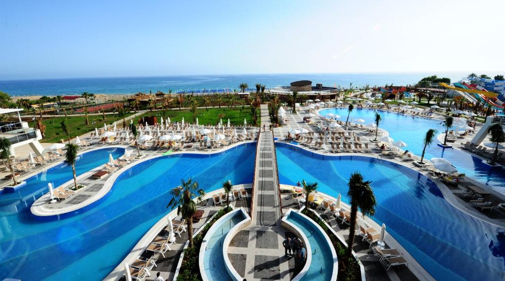 Bazén v ubytování Seaden Sea Planet Resort & Spa nebo v jeho okolí