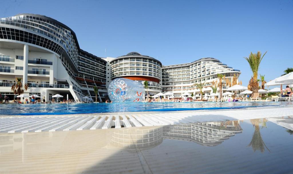 Bazén v ubytování Seaden Sea Planet Resort & Spa nebo v jeho okolí