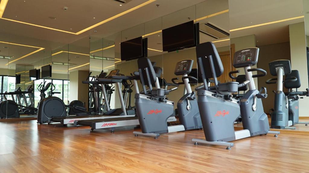Fitness centrum a/nebo fitness zařízení v ubytování Hotel Santika Premiere Bandara Palembang