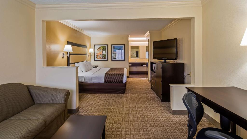 Best Western Inn & Suites photo
