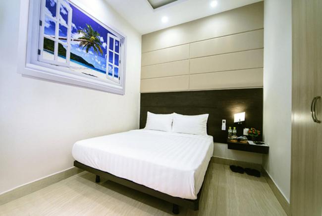 Postel nebo postele na pokoji v ubytování Duy Ninh Hotel