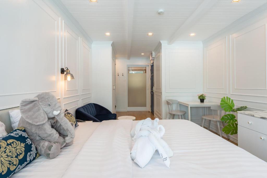 White Ivory Bed And Breakfast - Resim 43