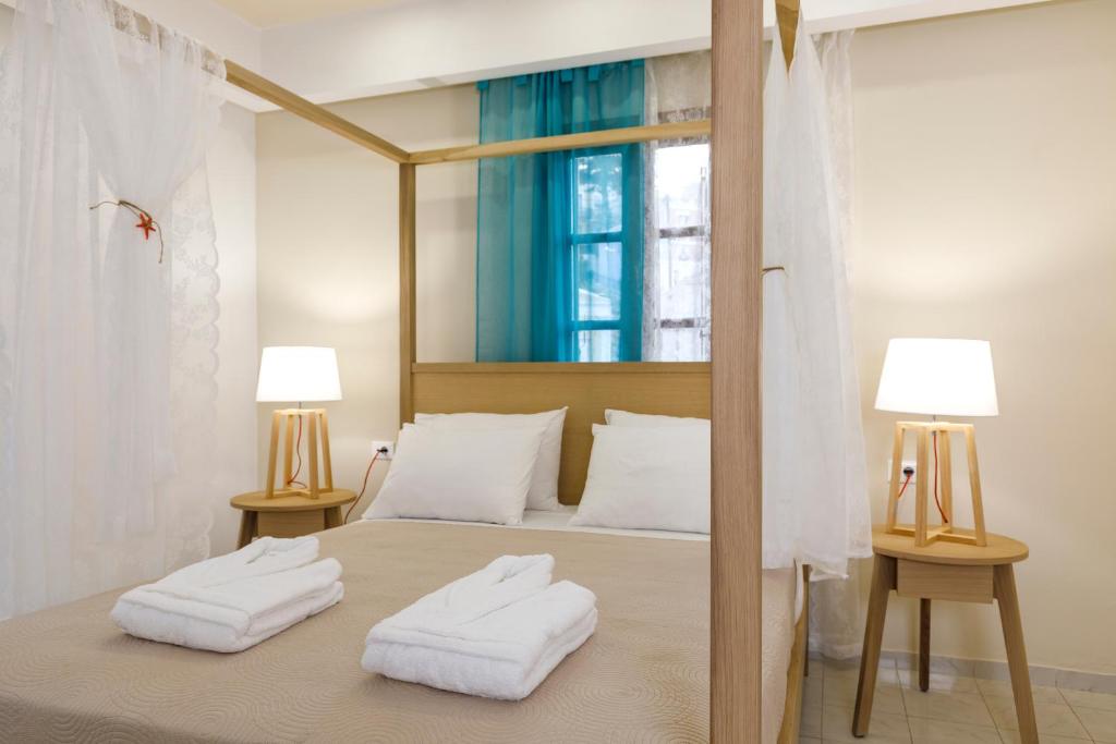 Postel nebo postele na pokoji v ubytování Opera House Hotel