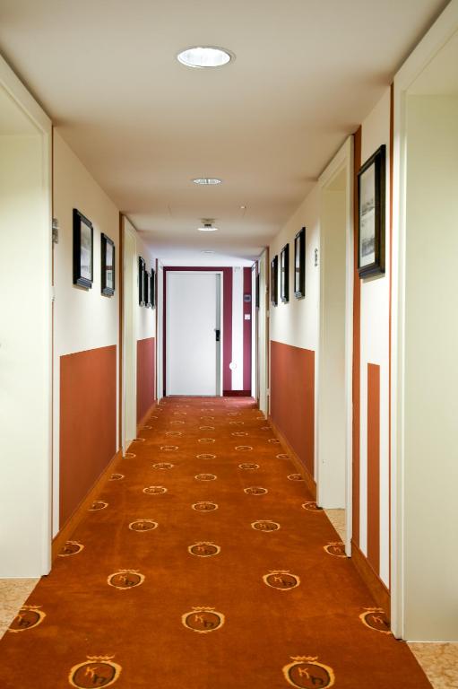 Llit o llits en una habitació de Graben Hotel