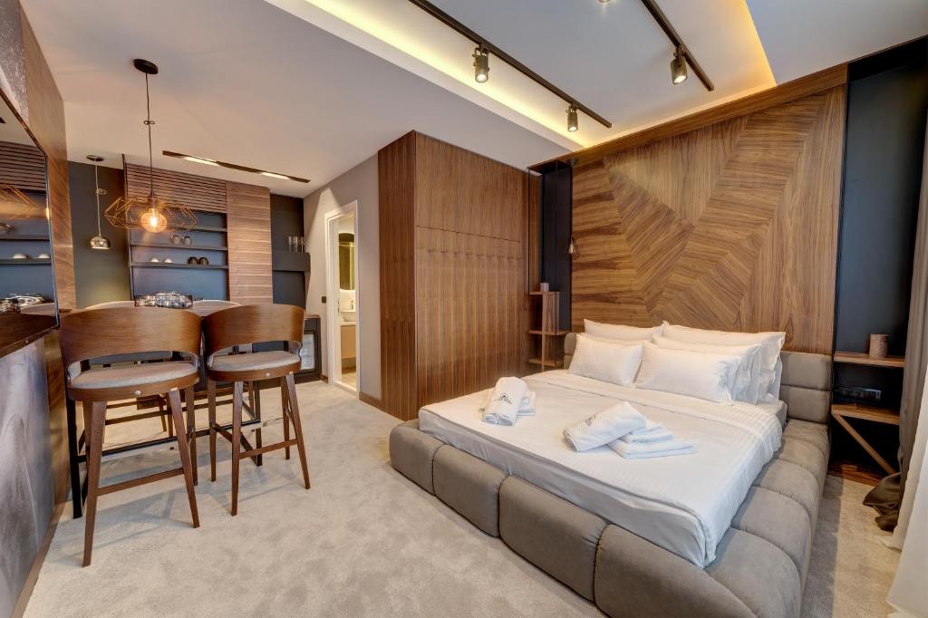 Postel nebo postele na pokoji v ubytování Black Pearl Luxury Suites