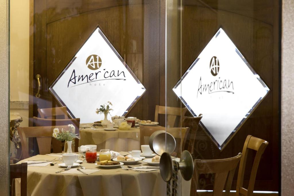 Restauracja lub miejsce do jedzenia w obiekcie American Hotel