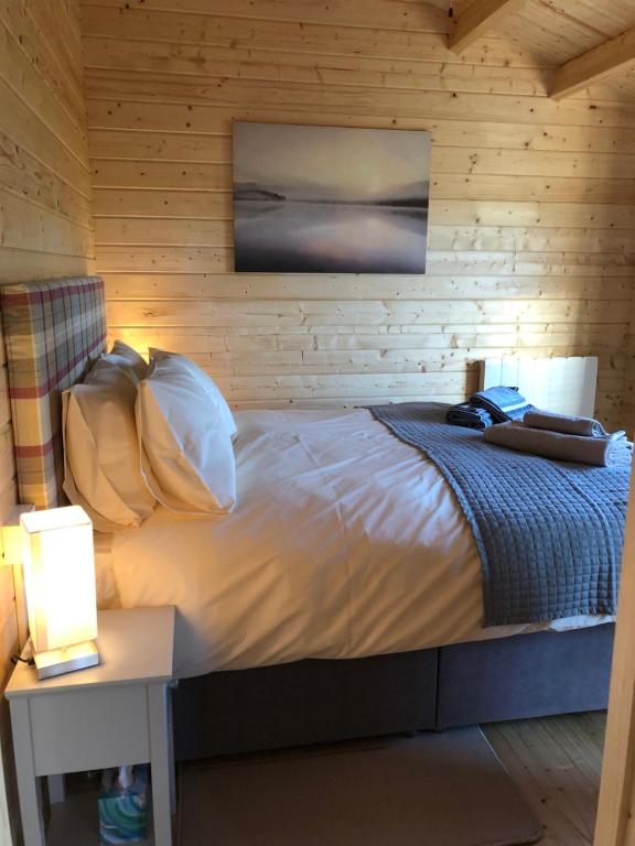 Postel nebo postele na pokoji v ubytování Keepers Lodges