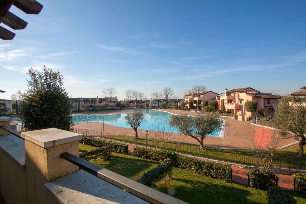 The swimming pool at or close to Lugana Resort & Sporting Club