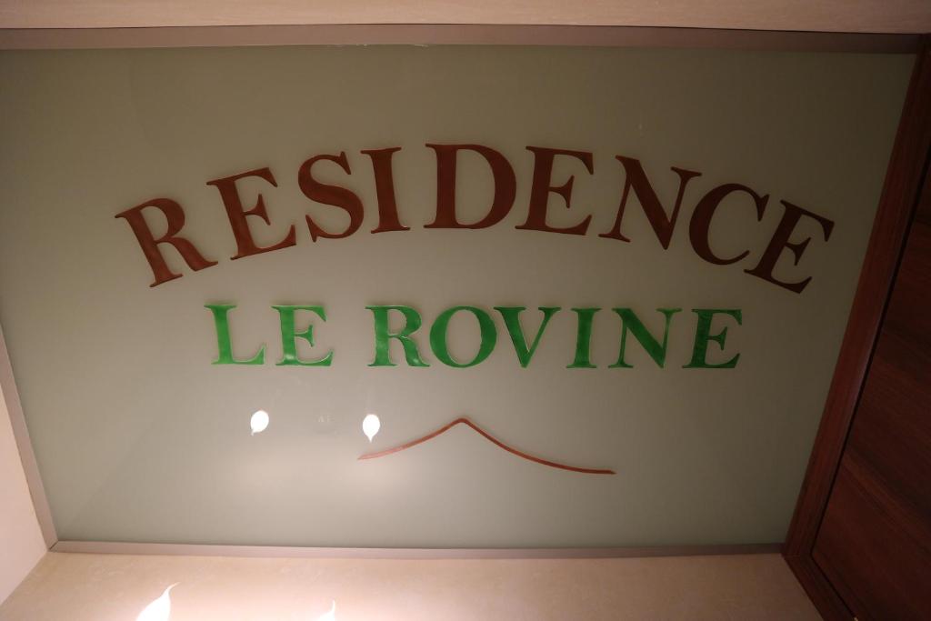 a sign on a wall that reads resilience ie rorowing at RESIDENCE LE ROVINE in Ercolano