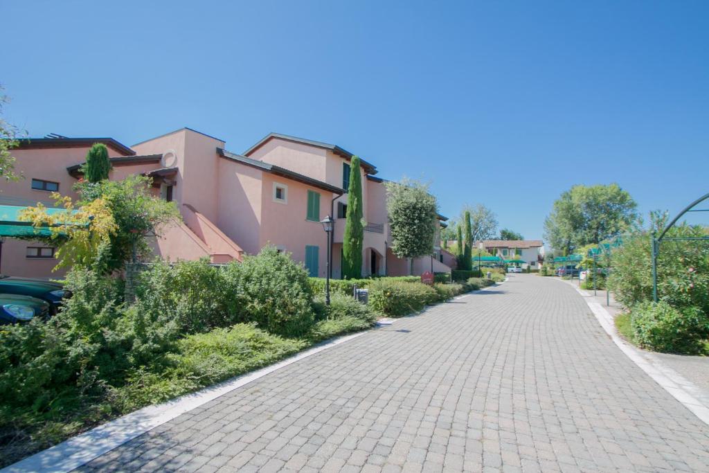 The surrounding neighborhood or a neighborhood close to Az apartmant