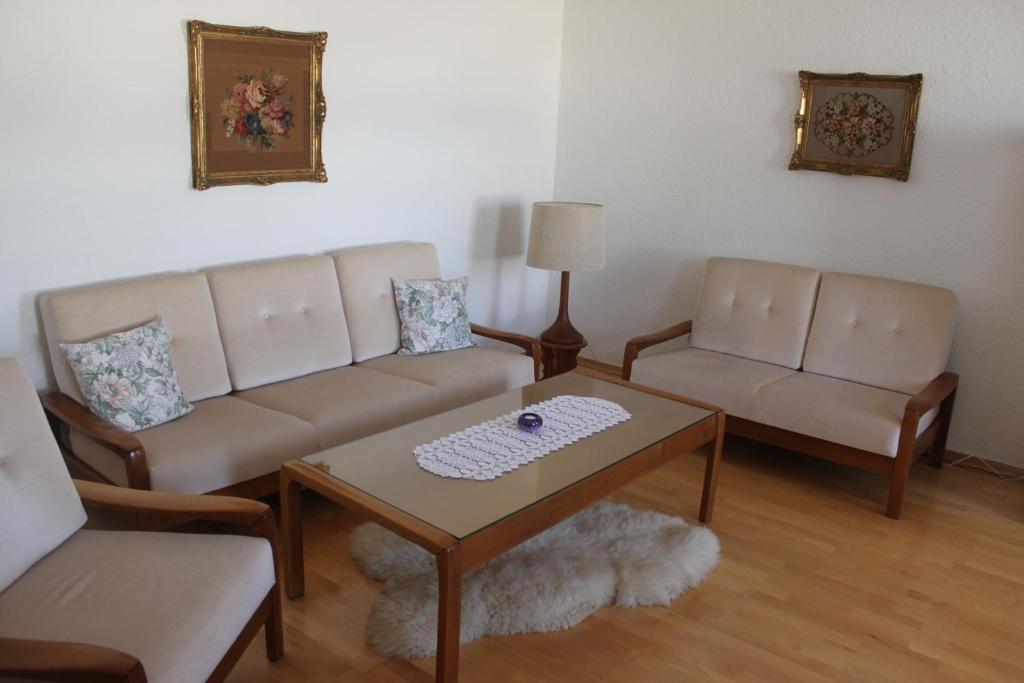 a living room with a couch and a coffee table at Ferienwohnung "Küchenmeister" in Schlettau