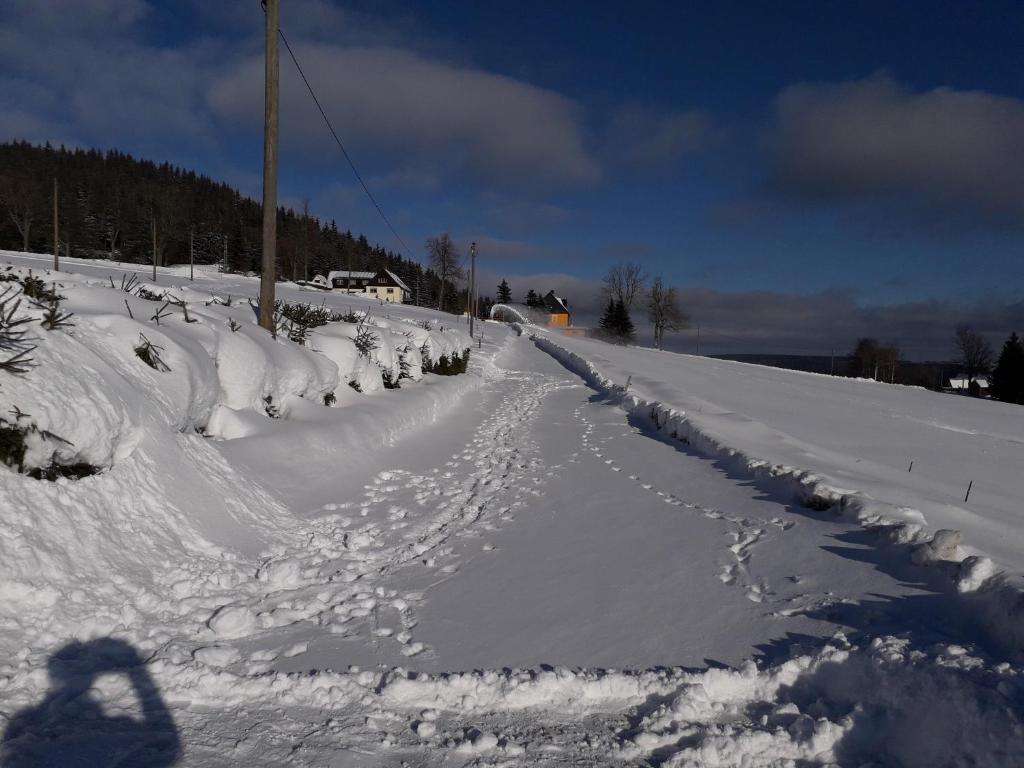 Fewo mit Fichtelberg und Keilbergblick v zimě