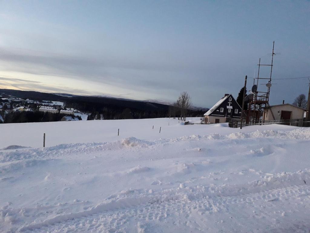 Fewo mit Fichtelberg und Keilbergblick v zimě