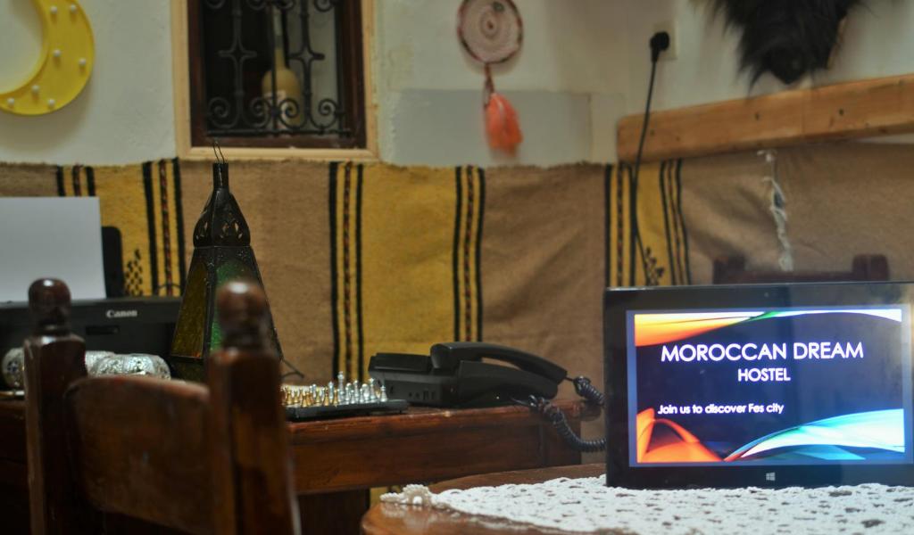 TV a/nebo společenská místnost v ubytování Moroccan Dream Hostel