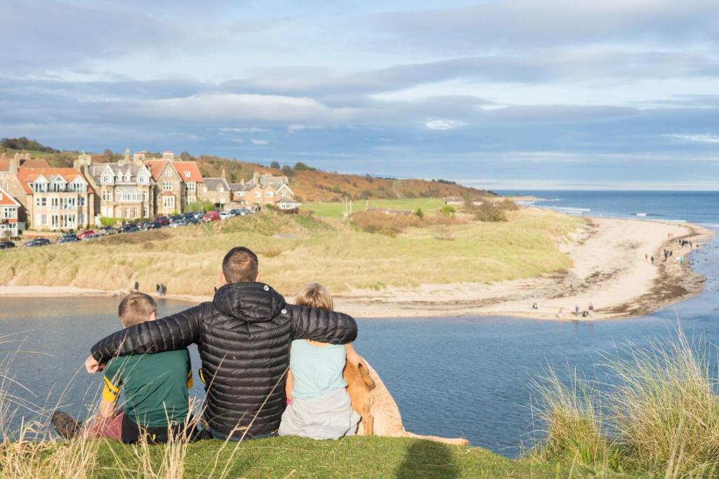 Beach View, Waterside Cottages - 