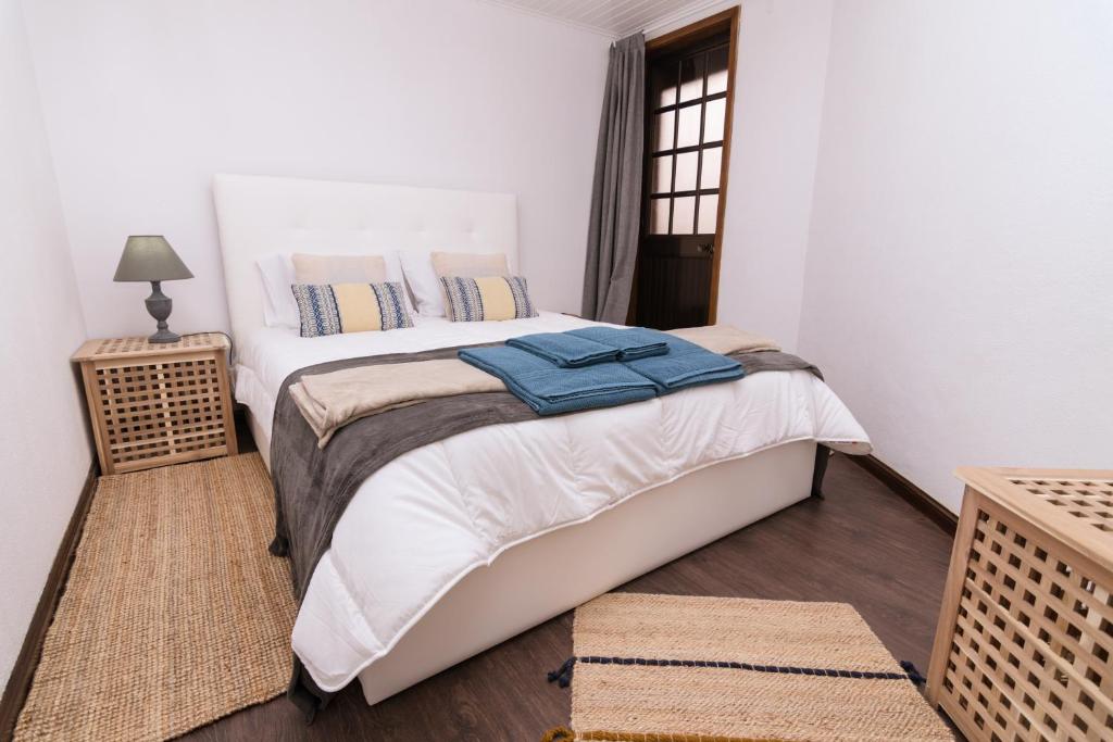 a bedroom with a large white bed and a window at Invicta Flats 2 - Oporto in Porto