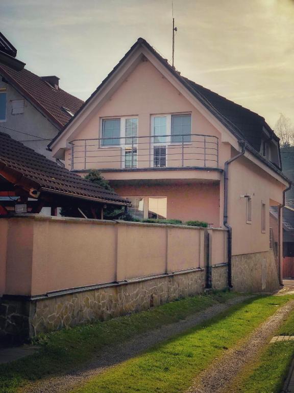 Budova, kde se prázdninový dům nachází
