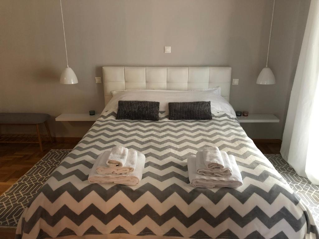 Posteľ alebo postele v izbe v ubytovaní Acropolis View Penthouse N