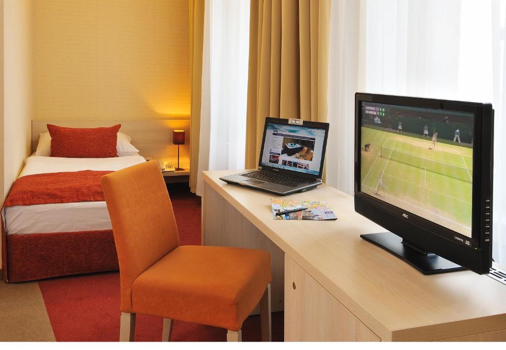 TV a/nebo společenská místnost v ubytování Star City Hotel